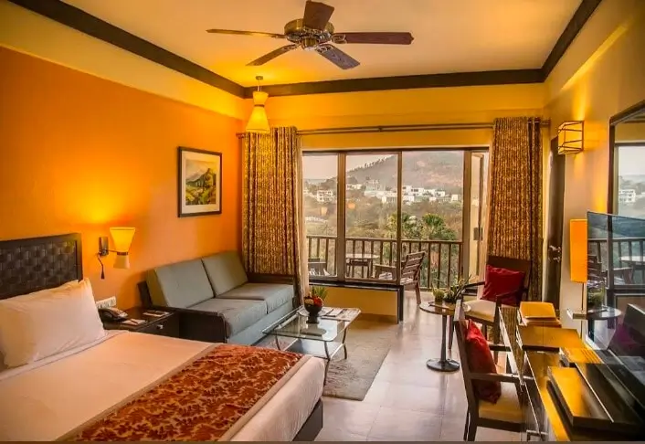  Sunflower Hotel